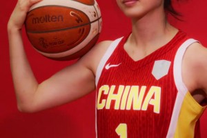 韩旭小鸟依人！中国女篮整装待发冲击亚洲杯 你最期待谁的表现？
